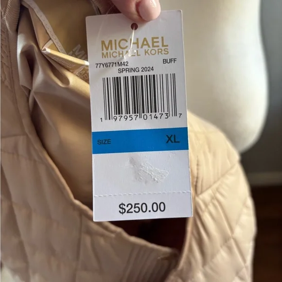 Michael Kors NWT light quilted puffer jacket in sold out size and color - Picture 12 of 12